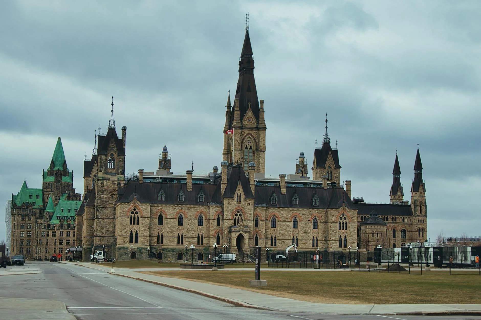Gouvernement et patrimoine — contexte de déploiement type pour bloque-skate et dissuasifs anti-planche au Canada
